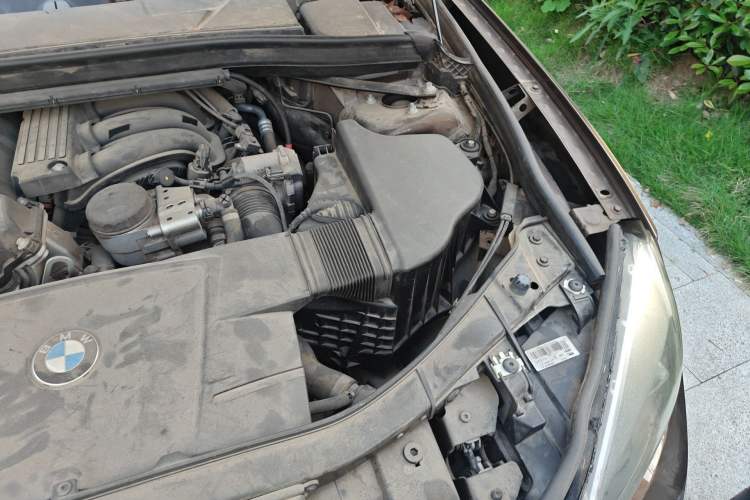 Used BMW X1 2013 sDrive18i manual model Engine Bay Left