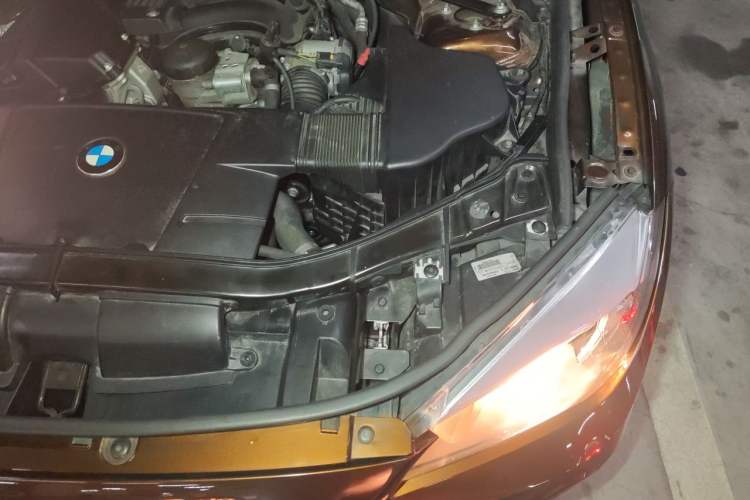 Used BMW X1 2013 sDrive18i Fashion Model Engine Bay Left