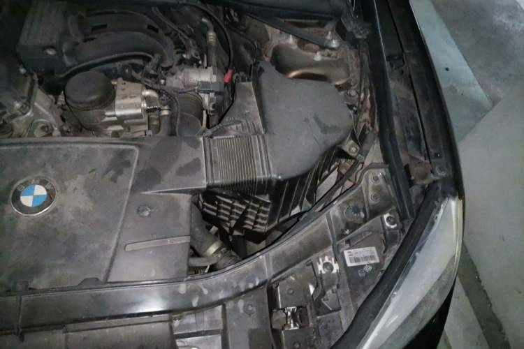 Used BMW X1 2013 sDrive18i Fashion Model Engine Bay Left