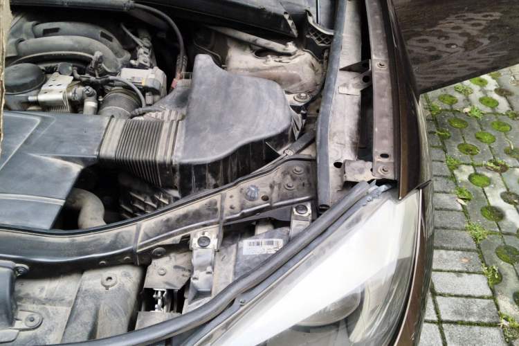 Used BMW X1 2013 sDrive18i Fashion Model Engine Bay Left