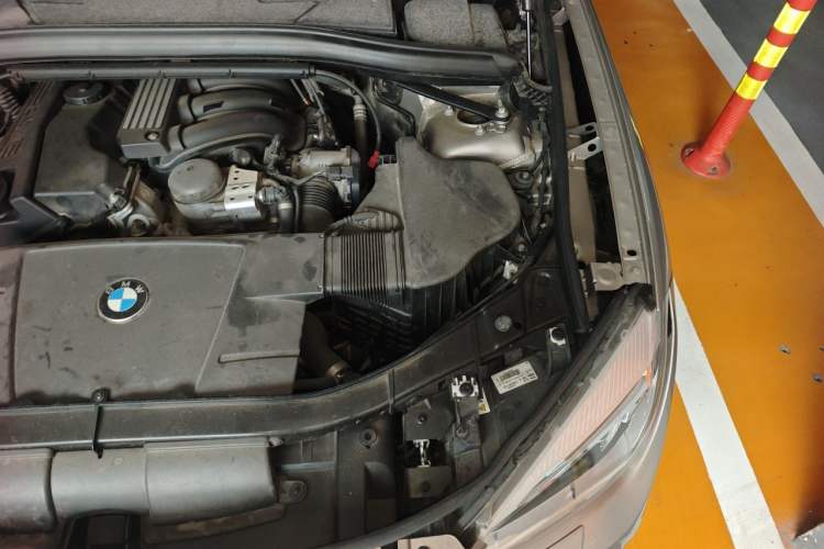 Used BMW X1 2013 sDrive18i Leading Model Engine Bay Left