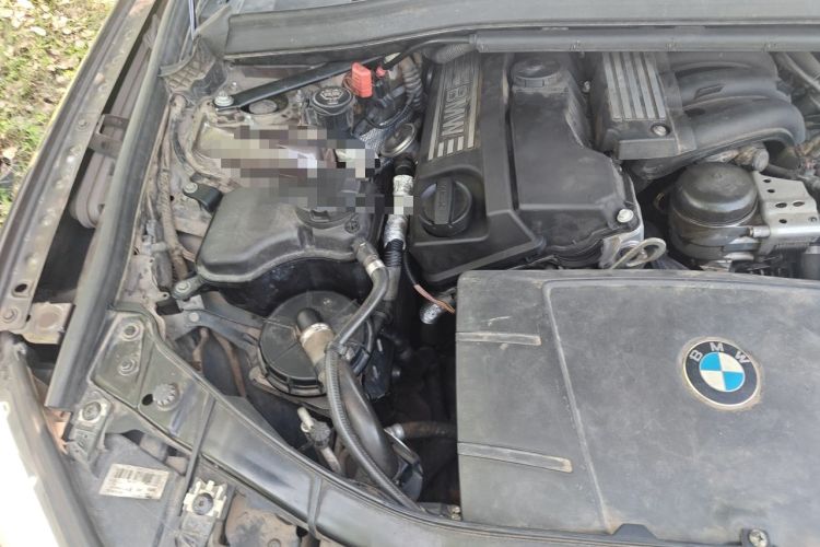 Used BMW X1 2013 sDrive18i Fashion Model Engine Bay Right