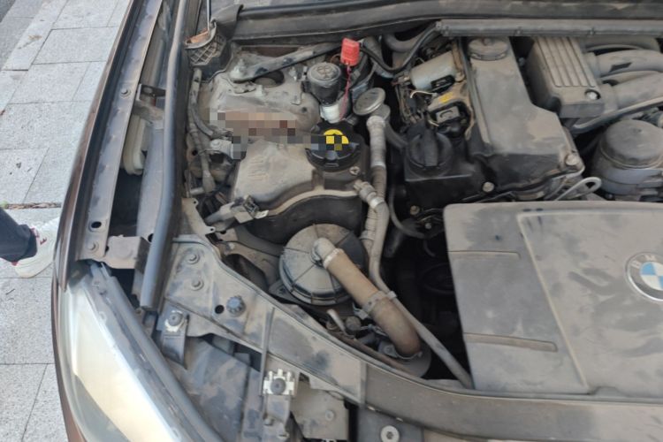 Used BMW X1 2013 sDrive18i manual model Engine Bay Right