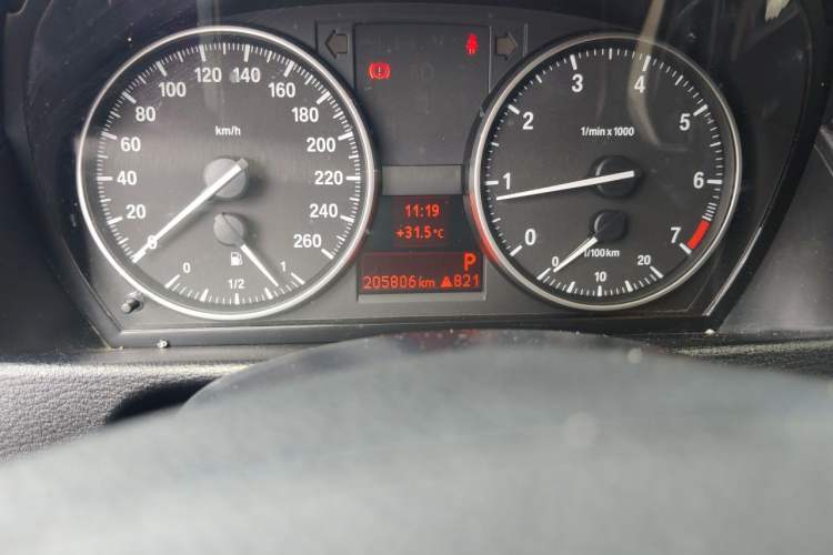 Used BMW X1 2013 sDrive18i Fashion Model Odometer Close Up