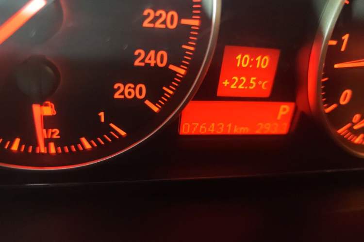 Used BMW X1 2013 sDrive18i Fashion Model Odometer Close Up