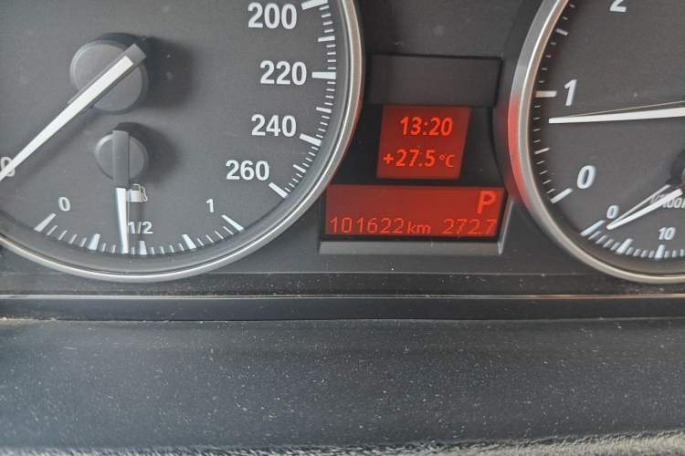 Used BMW X1 2013 sDrive20i Sports Design Package Odometer Close Up