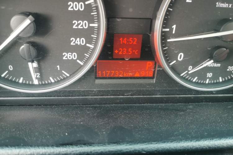 Used BMW X1 2013 sDrive18i Leading Model Odometer Close Up