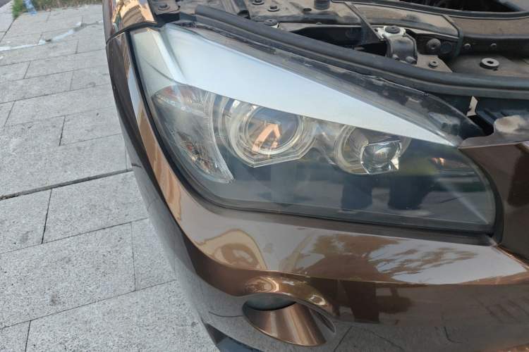 Used BMW X1 2013 sDrive18i manual model Right Front Headlight