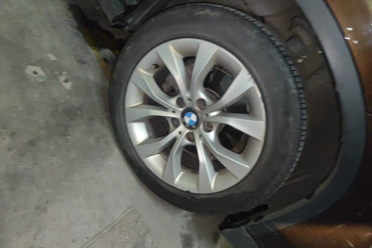 Used BMW X1 2013 sDrive18i Leading Model Right Front Wheel Hub