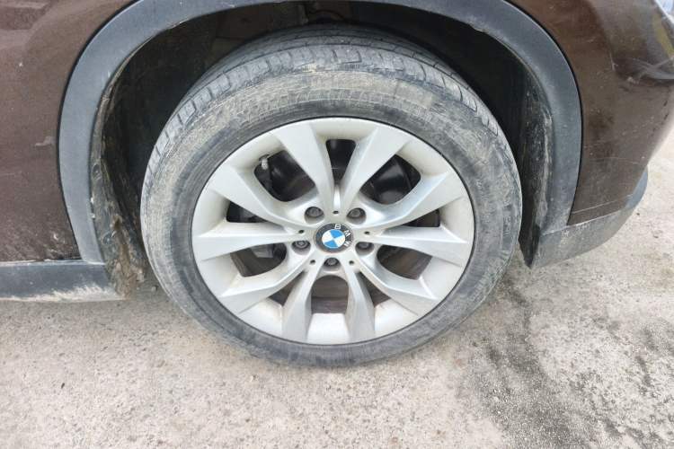 Used BMW X1 2013 sDrive18i Fashion Model Right Front Wheel Hub