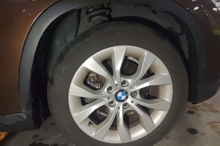 Used BMW X1 2013 sDrive18i Fashion Model Right Front Wheel Hub