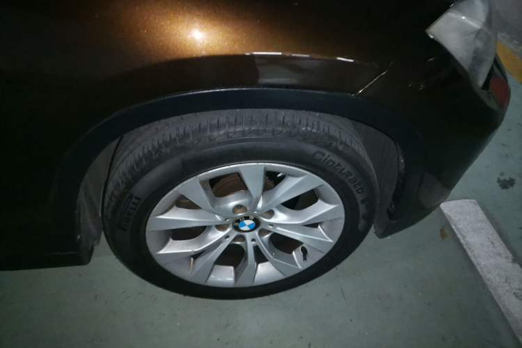 Used BMW X1 2013 sDrive18i Fashion Model Right Front Wheel Hub