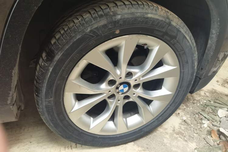 Used BMW X1 2013 sDrive18i Leading Model Right Front Wheel Hub