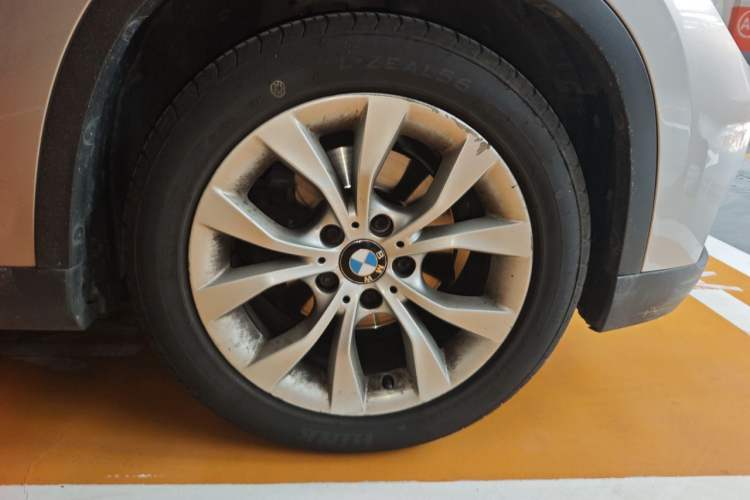 Used BMW X1 2013 sDrive18i Leading Model Right Front Wheel Hub