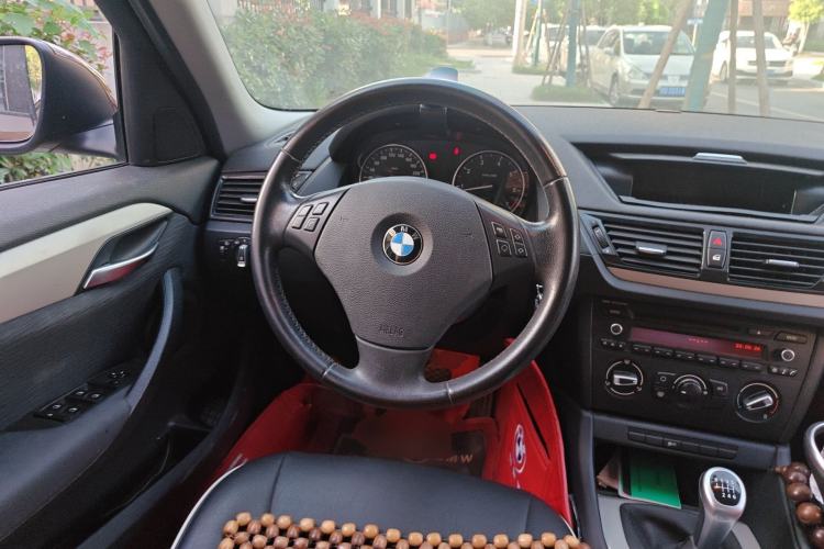 Used BMW X1 2013 sDrive18i manual model Steering Wheel