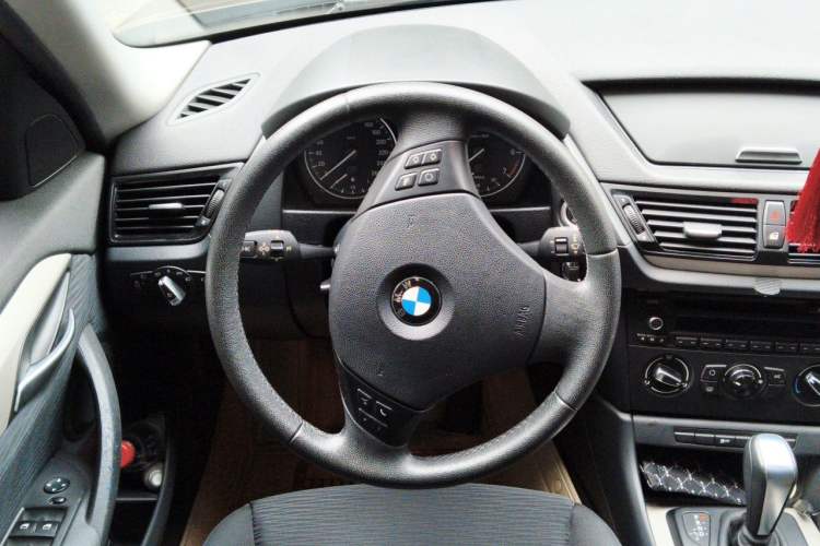Used BMW X1 2013 sDrive18i Fashion Model Steering Wheel