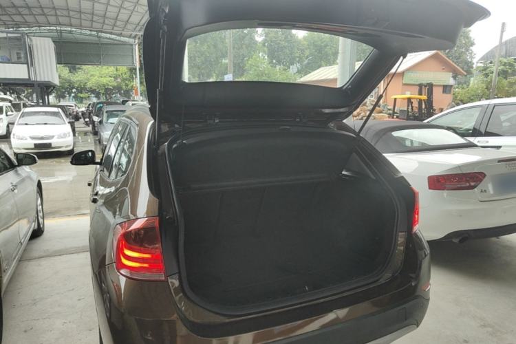 Used BMW X1 2013 sDrive18i Fashion Model Trunk
