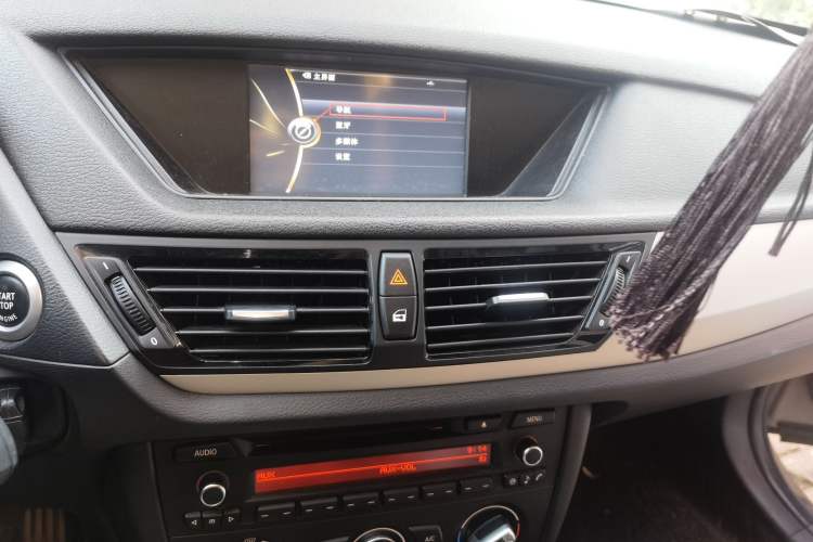 Used BMW X1 2013 sDrive18i Fashion Model Audio And AC Panel