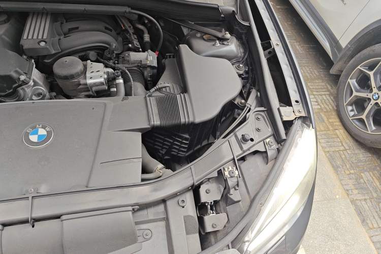 Used BMW X1 2013 sDrive18i Sport Design Package Engine Bay Left