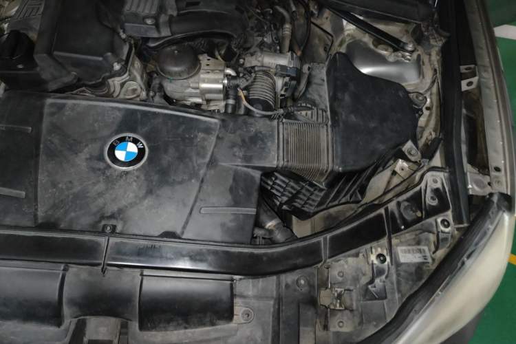 Used BMW X1 2013 sDrive18i Fashion Model Engine Bay Left