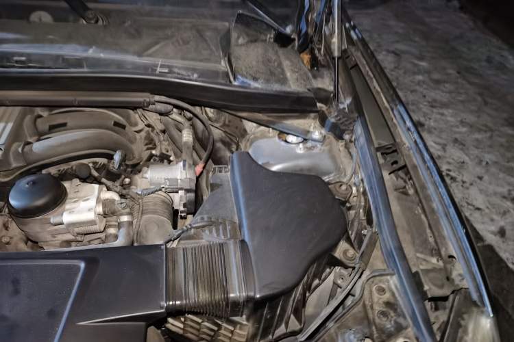 Used BMW X1 2013 sDrive18i Sport Design Package Engine Bay Left