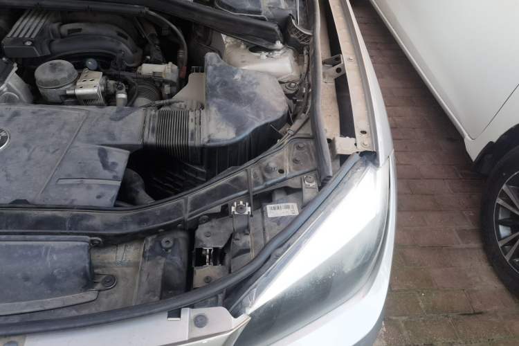 Used BMW X1 2013 sDrive18i Fashion Model Engine Bay Left