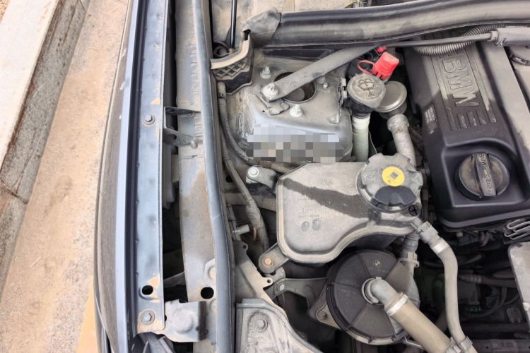 Used BMW X1 2013 sDrive18i Sport Design Package Engine Bay Right