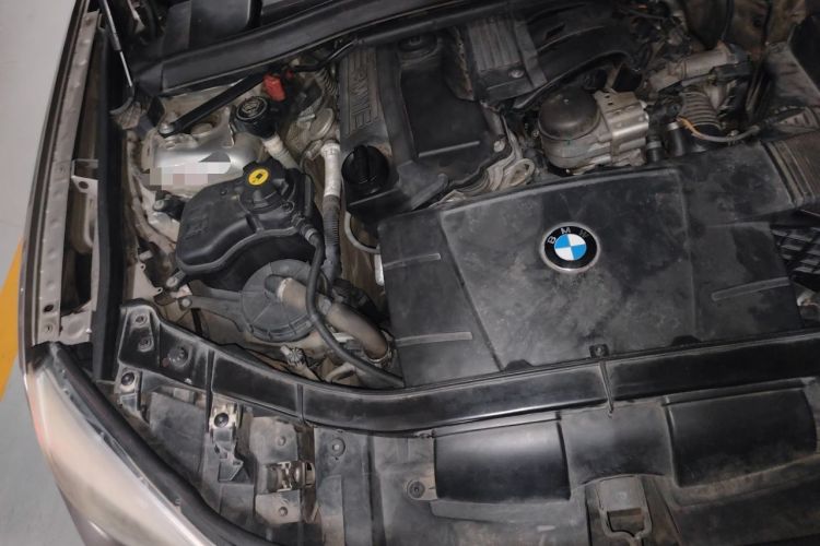 Used BMW X1 2013 sDrive18i Fashion Model Engine Bay Right