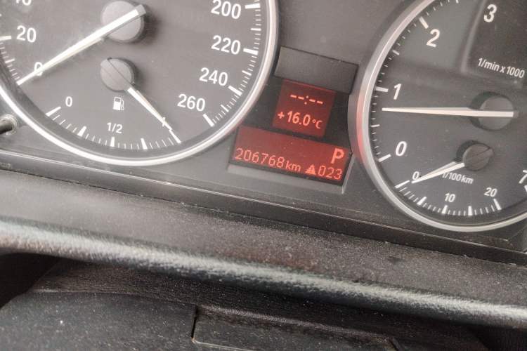 Used BMW X1 2013 sDrive18i Leading Model Odometer Close Up