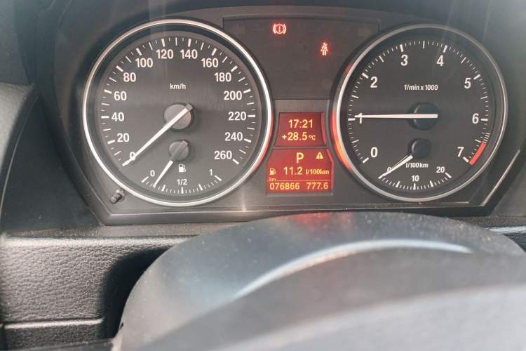Used BMW X1 2013 sDrive18i Sport Design Package Odometer Close Up
