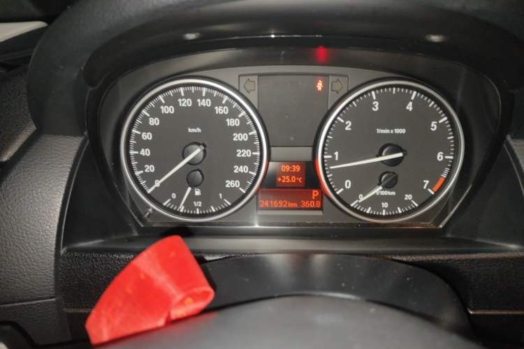Used BMW X1 2013 sDrive18i Fashion Model Odometer Close Up