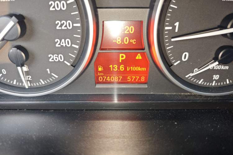 Used BMW X1 2013 sDrive18i Sport Design Package Odometer Close Up
