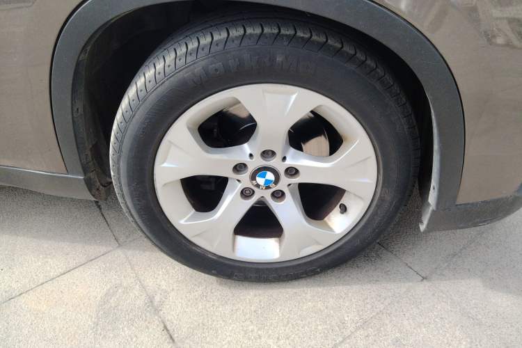Used BMW X1 2013 sDrive18i Leading Model Right Front Wheel Hub