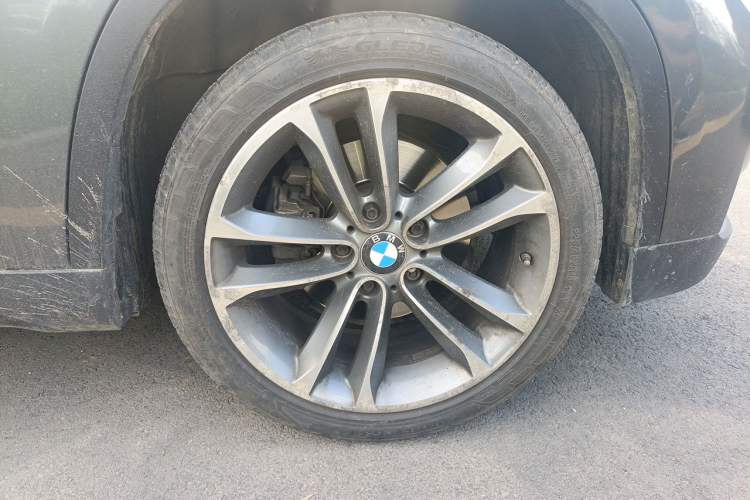 Used BMW X1 2013 sDrive18i Sport Design Package Right Front Wheel Hub