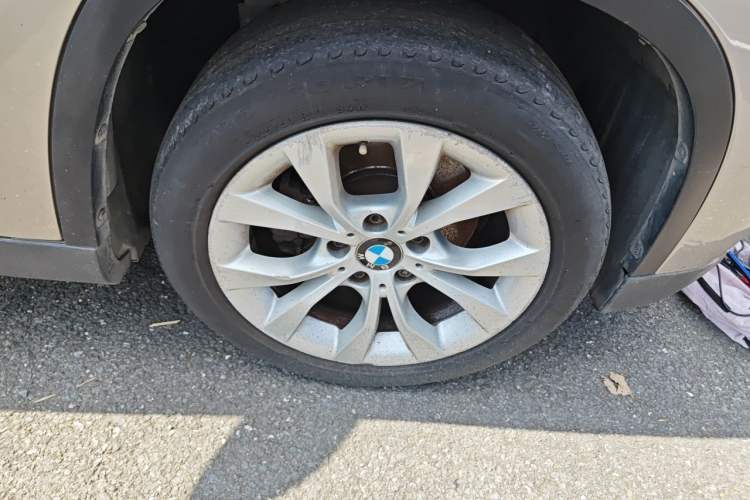 Used BMW X1 2013 sDrive18i Fashion Model Right Front Wheel Hub