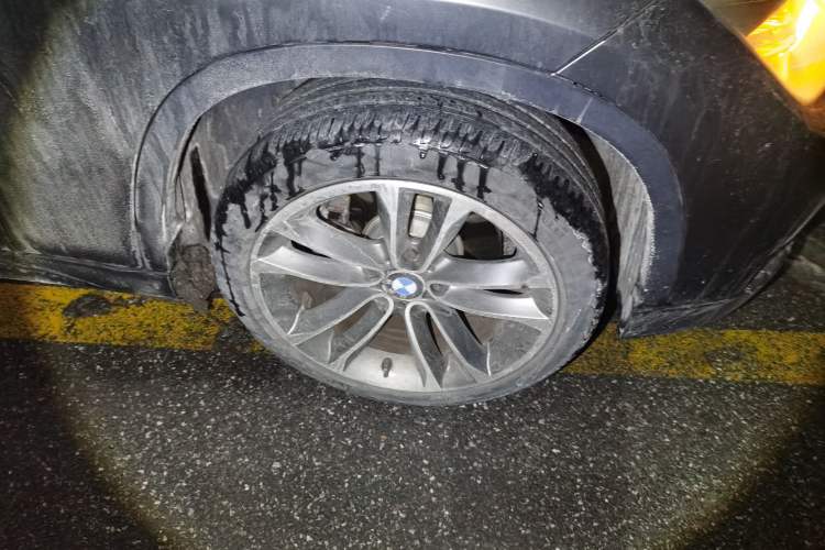 Used BMW X1 2013 sDrive18i Sport Design Package Right Front Wheel Hub