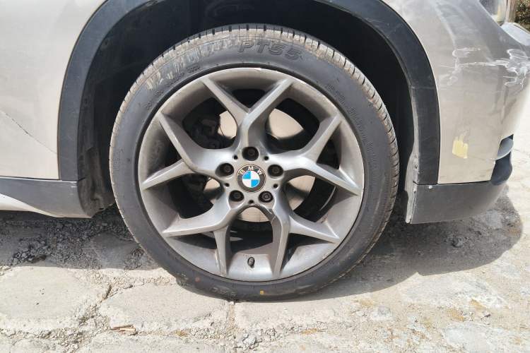 Used BMW X1 2013 xDrive20i X Design Package Right Front Wheel Hub