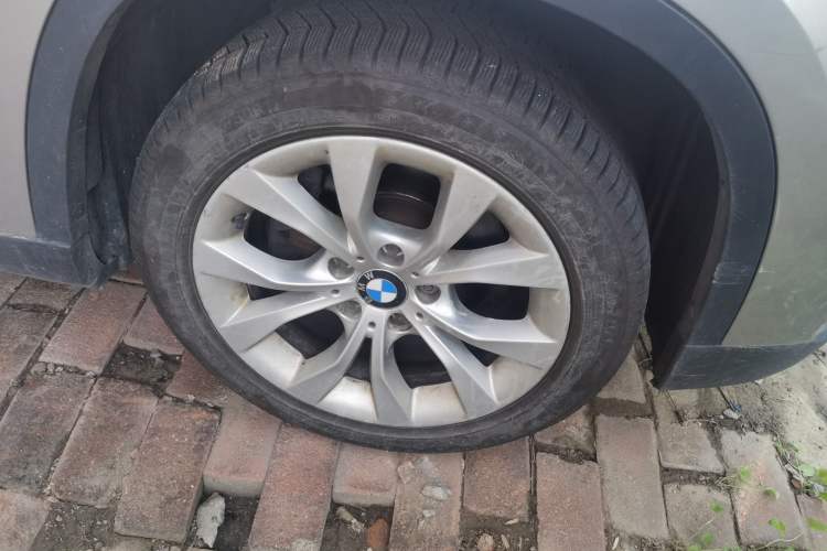 Used BMW X1 2013 sDrive18i Fashion Model Right Front Wheel Hub