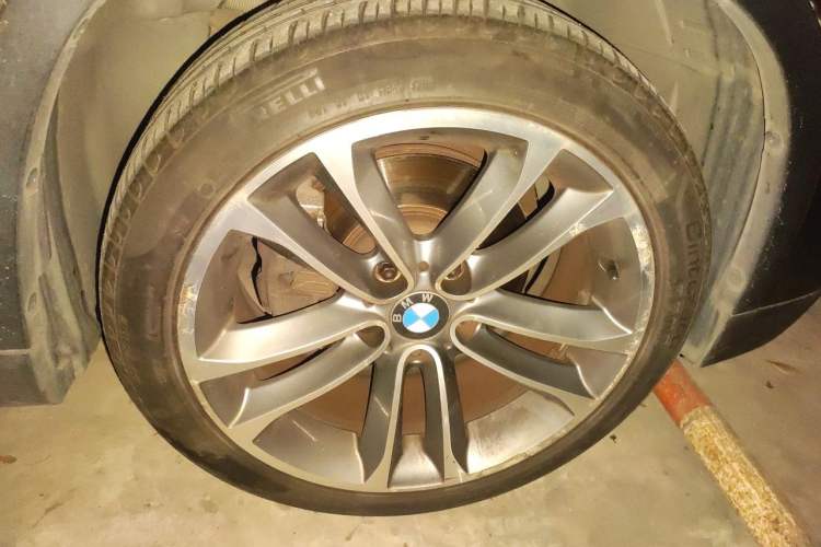 Used BMW X1 2013 sDrive18i Sport Design Package Right Front Wheel Hub