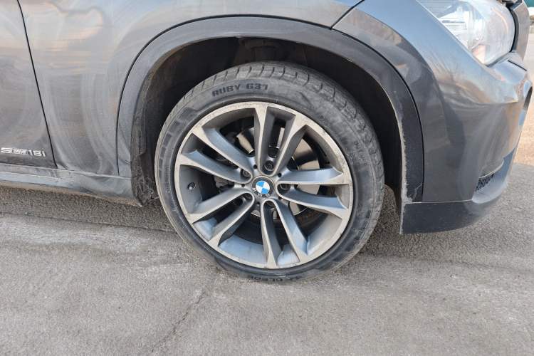 Used BMW X1 2013 sDrive18i Sport Design Package Right Front Wheel Hub
