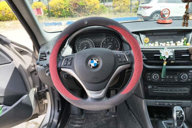 Used BMW X1 2013 xDrive20i X Design Package Steering Wheel