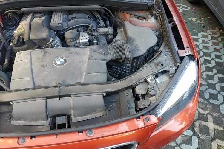 Used BMW X1 2013 sDrive18i Fashion Model Engine Bay Left
