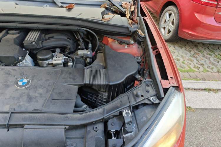 Used BMW X1 2013 sDrive18i Fashion Model Engine Bay Left