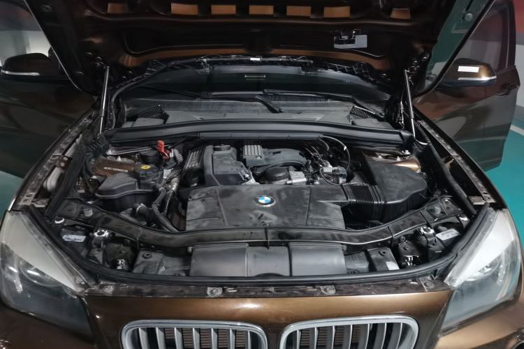 Used BMW X1 2013 sDrive18i Fashion Model Engine Bay