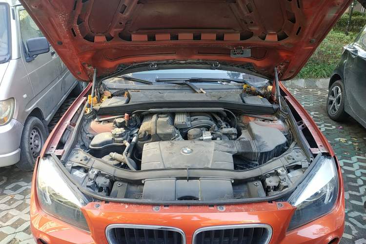 Used BMW X1 2013 sDrive18i Fashion Model Engine Bay
