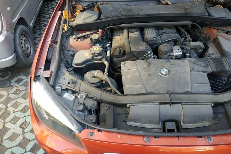 Used BMW X1 2013 sDrive18i Fashion Model Engine Bay Right