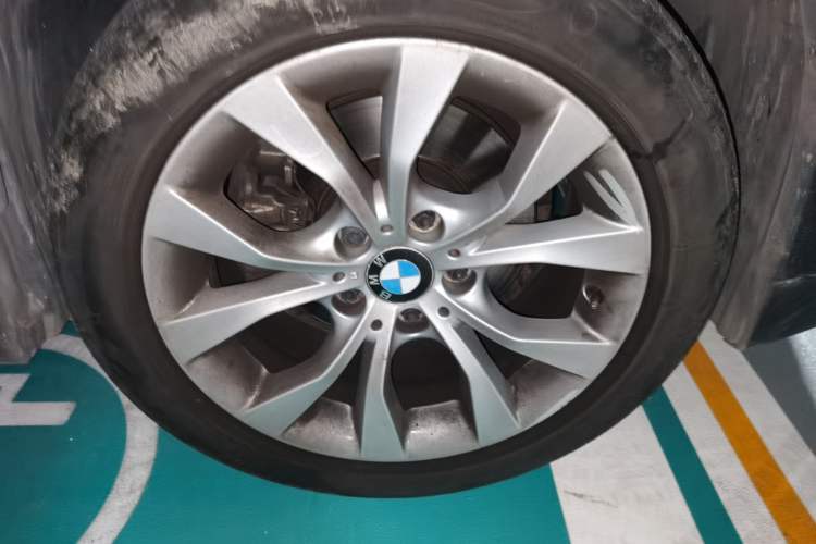 Used BMW X1 2013 sDrive18i Fashion Model Right Front Wheel Hub