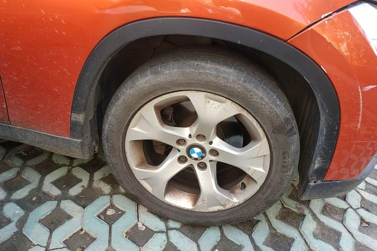 Used BMW X1 2013 sDrive18i Fashion Model Right Front Wheel Hub