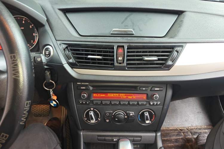 Used BMW X1 2013 sDrive18i Fashion Model Audio And AC Panel