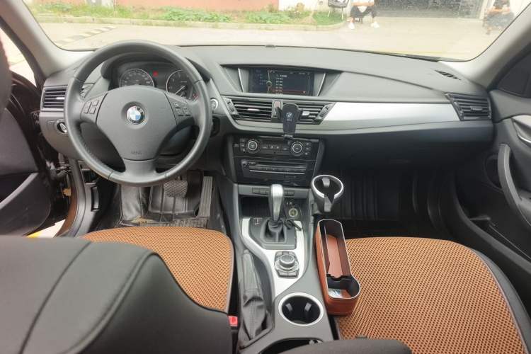Used BMW X1 2013 sDrive18i Leading Model Center Console